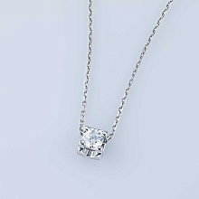 Классическая подвеска из серебра с бриллиантом