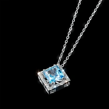 Подвеска из комбинированного золота с и топазом и бриллиантами