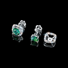 Пусеты из комбинированного золота с и изумрудами и бриллиантами