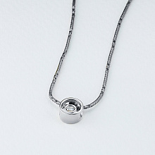 Классическая подвеска из белого золота с бриллиантом