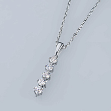 Классическая подвеска из серебра c бриллиантами