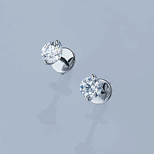 Пусеты из белого золота с бриллиантом