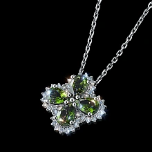 Подвеска из комбинированного золота с и хромдиопсидами и бриллиантами